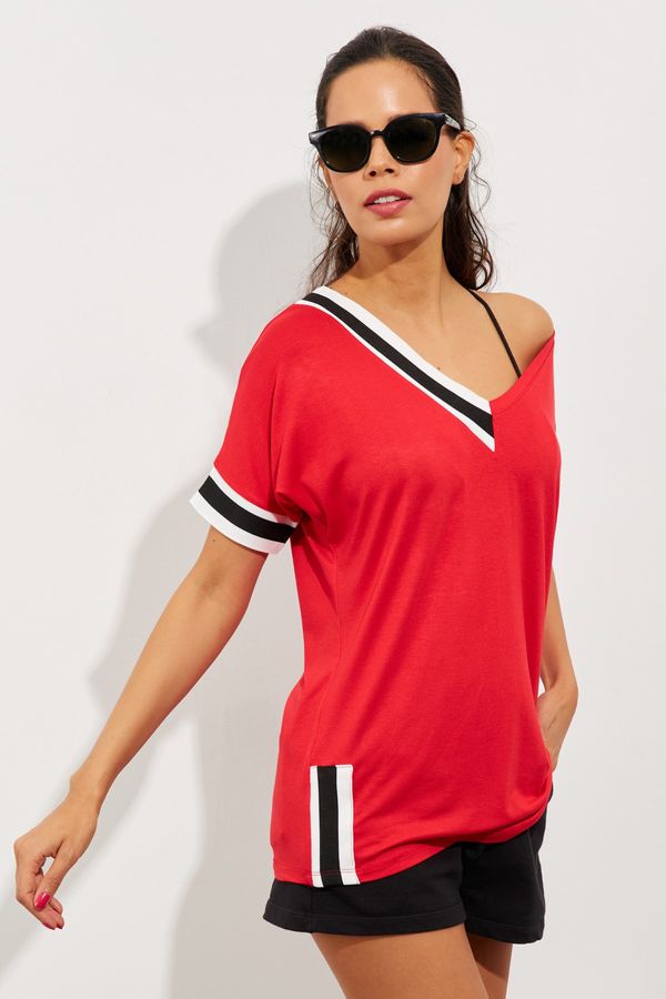 Cool & Sexy Cool & Sexy T-Shirt - Red - V Neck