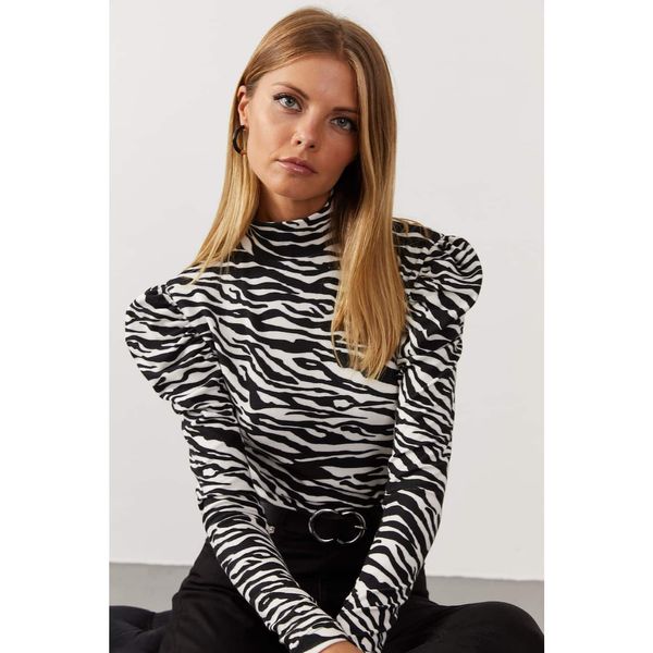 Cool & Sexy Cool & Sexy Women's Black-White Balloon Sleeve Zebra Pattern Blouse