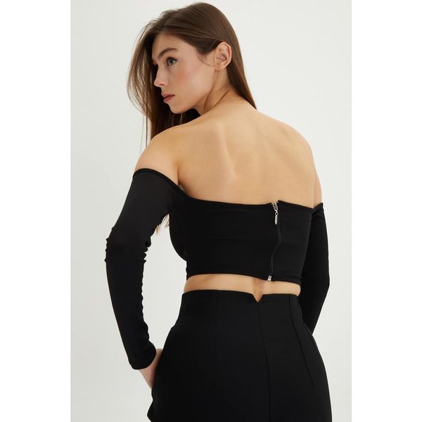 Cool & Sexy Cool & Sexy Women's Black Zipper Back Crop Blouse B518
