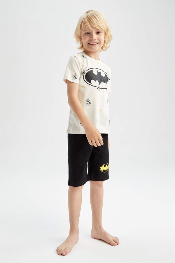 DEFACTO DEFACTO Boy Regular Fit Short Sleeve Batman Print Pyjama Set