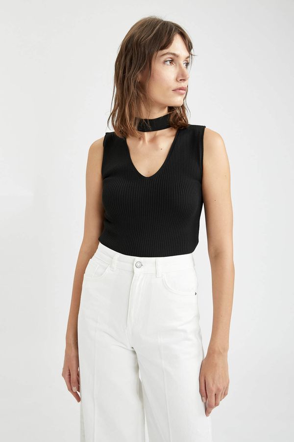 DEFACTO DEFACTO Choker Collar Sleeveless V-Neck Blouse