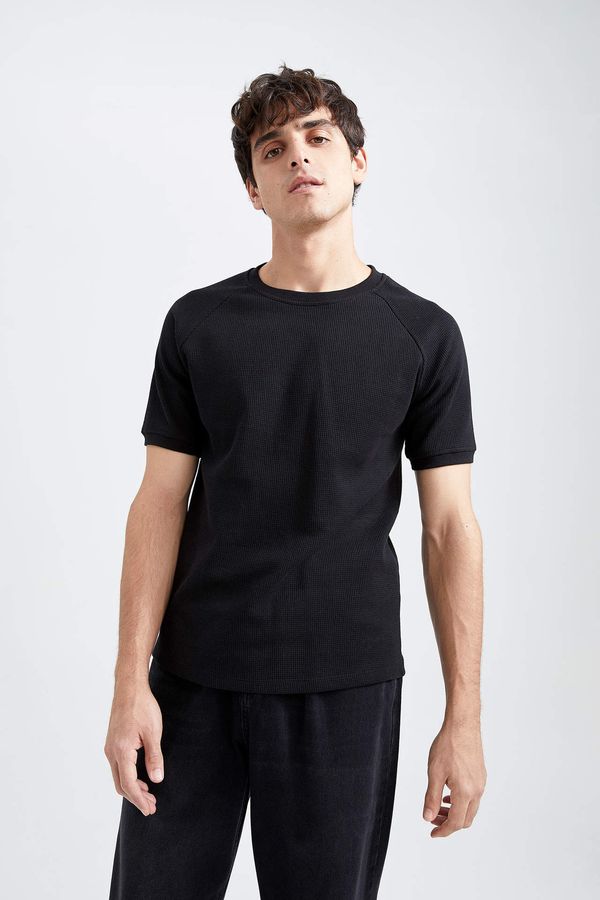 DEFACTO DEFACTO Modern Fit Crew Neck Basic T-Shirt