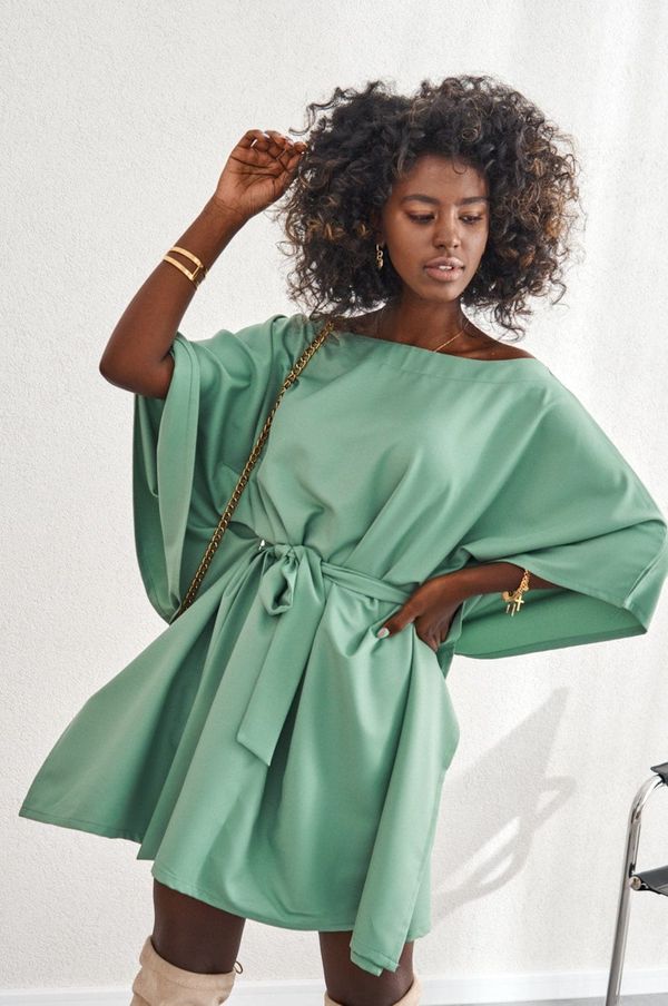 FASARDI Elegant green kimono dress with a belt
