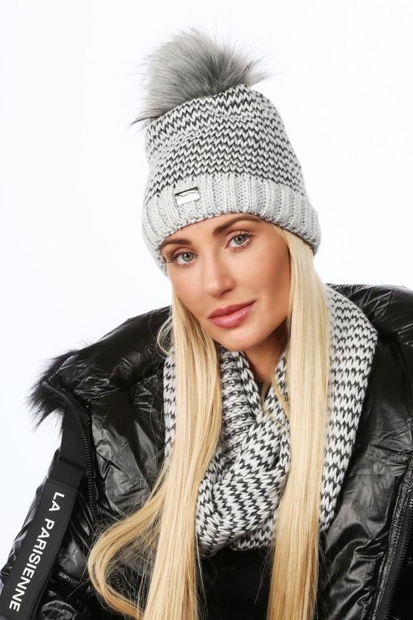 FASARDI Winter hat set with herringbone neckline in light grey