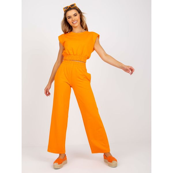 Fashionhunters Basic orange set with RUE PARIS sleeveless blouse