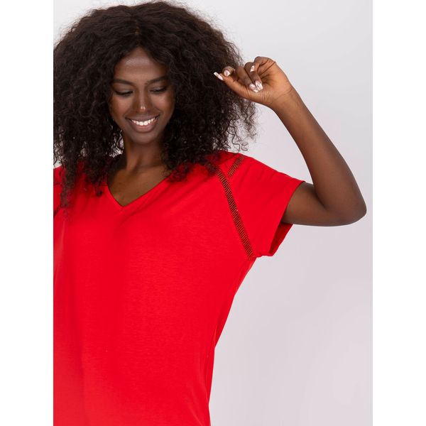Fashionhunters Basic red everyday blouse with a V-neck