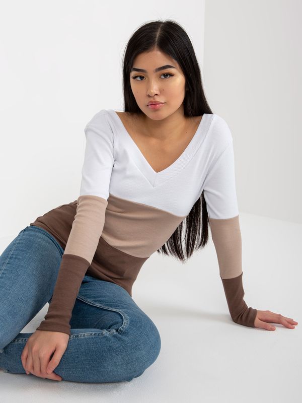Fashionhunters Basic white and brown ribbed blouse from RUE PARIS