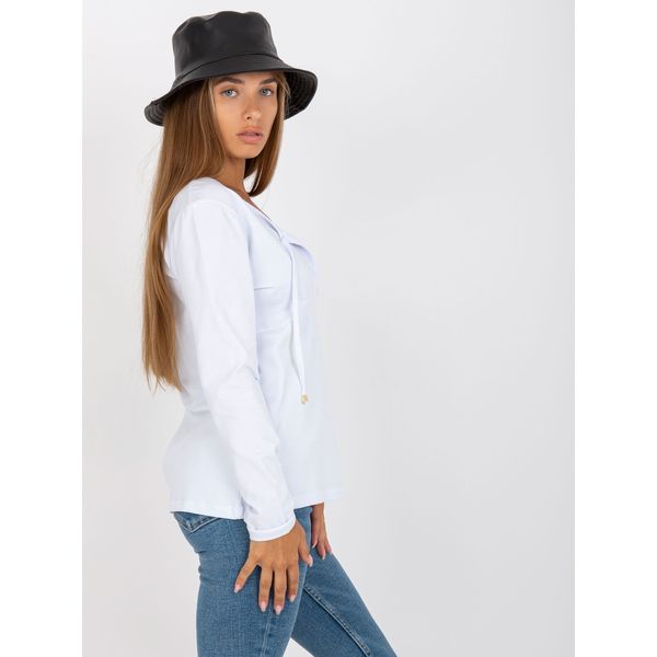 Fashionhunters Basic white blouse with long sleeves RUE PARIS