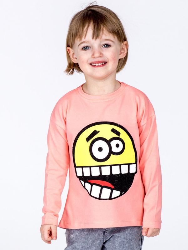 Fashionhunters Bawełniana bluzka dziecięca z brzoskwiniowym nadrukiem emotikony