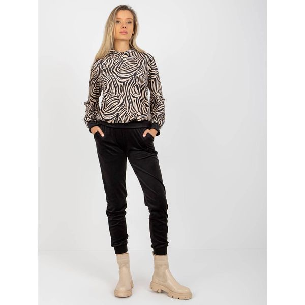 Fashionhunters Beige and black velor set with a leopard print sweatshirt RUE PARIS