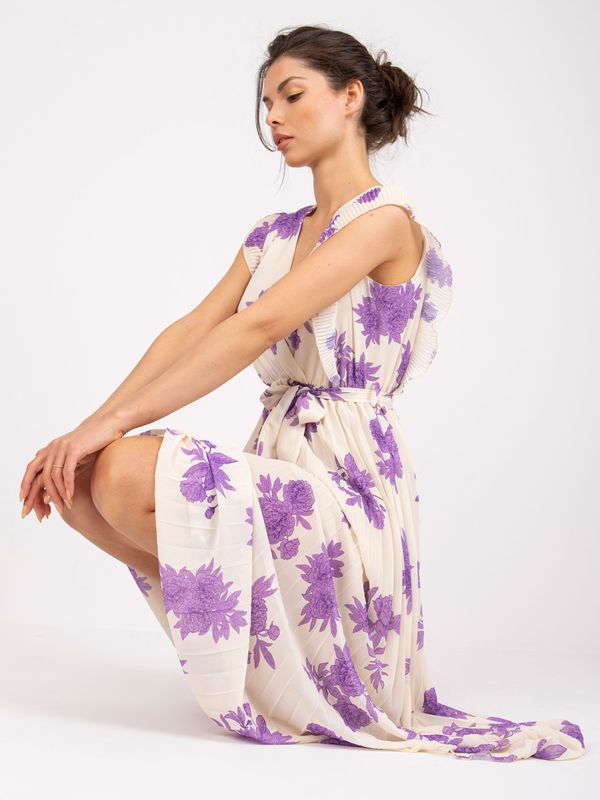 Fashionhunters Beige and purple pleated dress with floral pattern