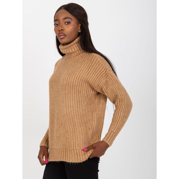 Fashionhunters Beige loose turtleneck sweater Neva RUE PARIS