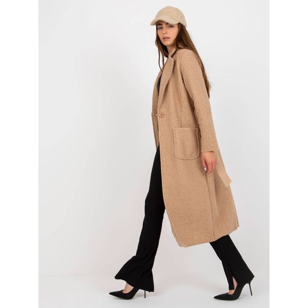 Fashionhunters Beige plush maxi coat with belt Merve OCH BELLA