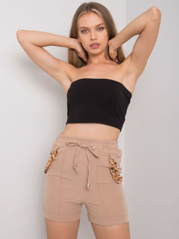 Fashionhunters Beige shorts with Flannery chains