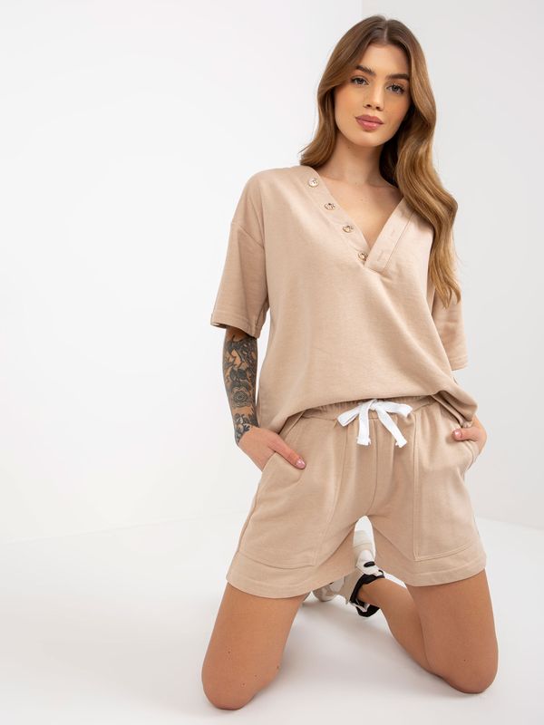 Fashionhunters Beige summer tracksuit with button-down blouse