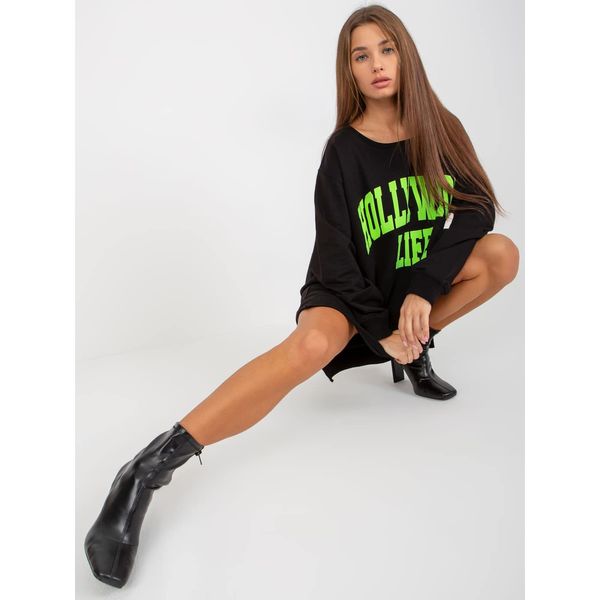Fashionhunters Black and green long sweatshirt with an inscription and a round neckline