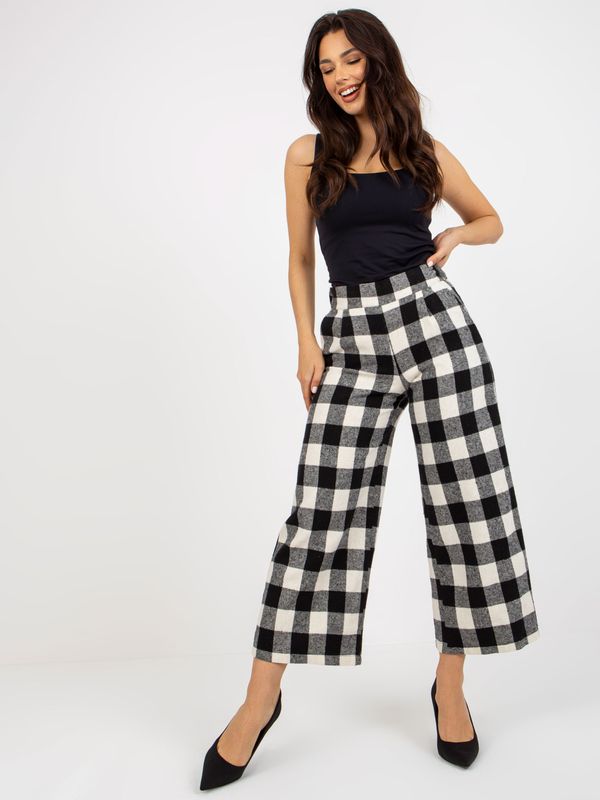 Fashionhunters Black and white wide culotte trousers with pockets