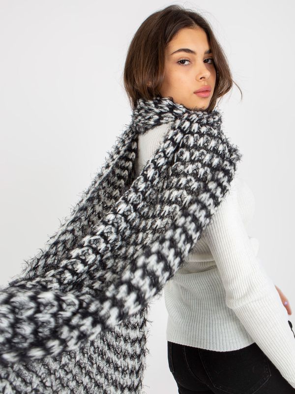 Fashionhunters Black and white women's knitted winter scarf