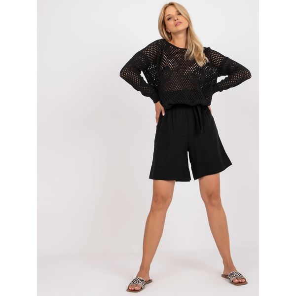 Fashionhunters Black cotton casual shorts with a belt OCH BELLA