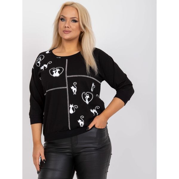 Fashionhunters Black plus size blouse with a print and a Margeret appliqué