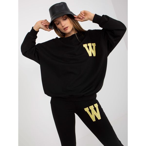 Fashionhunters Black tracksuit set with an oversize sweatshirt