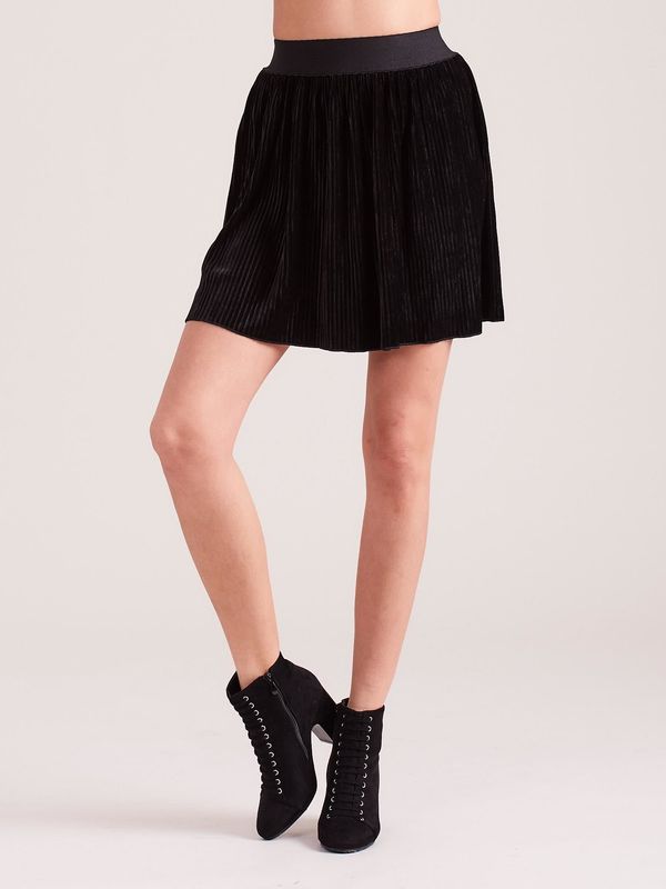Fashionhunters Black velour pleated miniskirt
