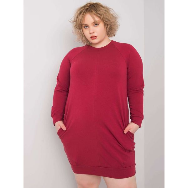 Fashionhunters Bordowa sukienka plus size z długim rękawem