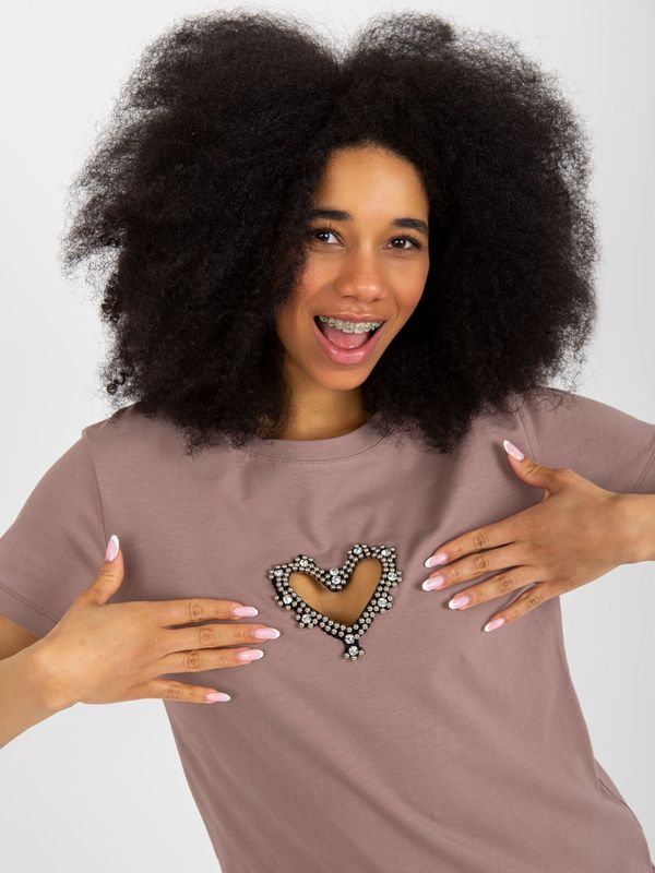Fashionhunters Brown T-shirt with heart-shaped application