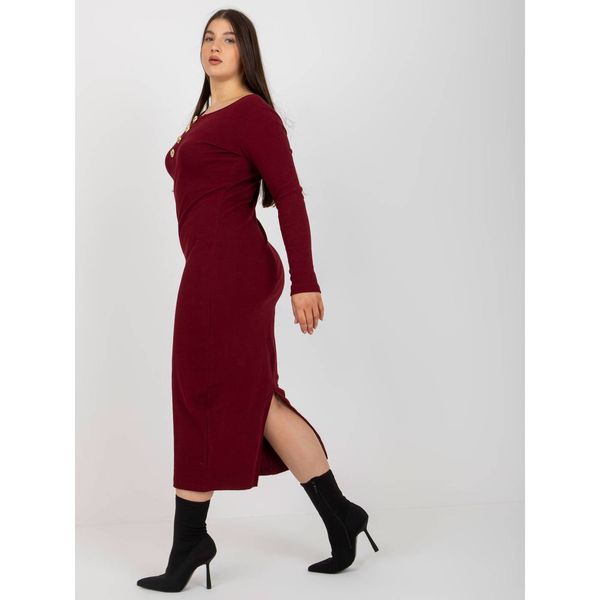 Fashionhunters Burgundy plus size ribbed dress with a slit at the back