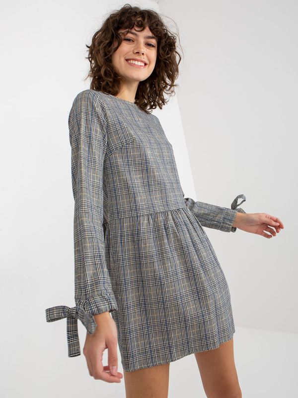 Fashionhunters Checkered dress with sleeve ties - gray