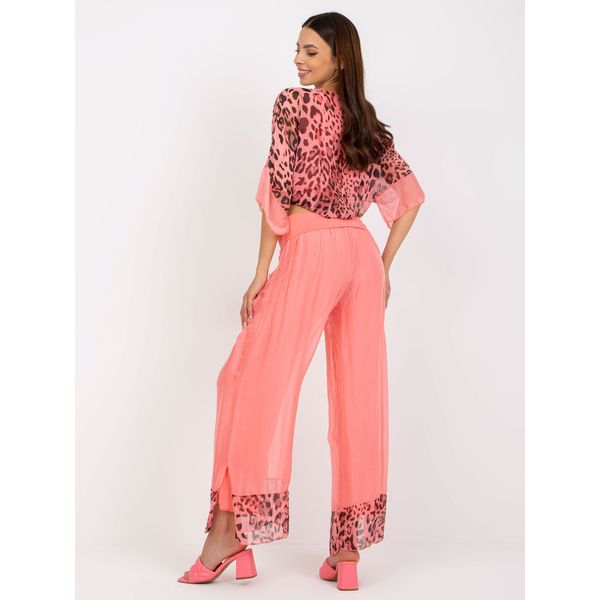 Fashionhunters Coral silk trousers made of fabric with prints