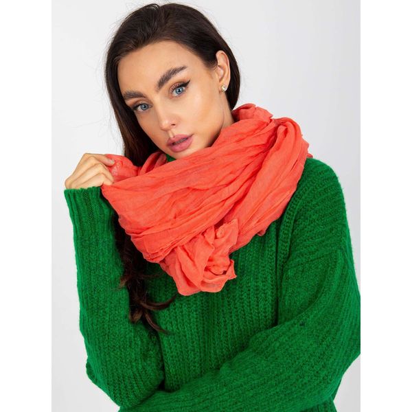 Fashionhunters Coral smooth viscose scarf