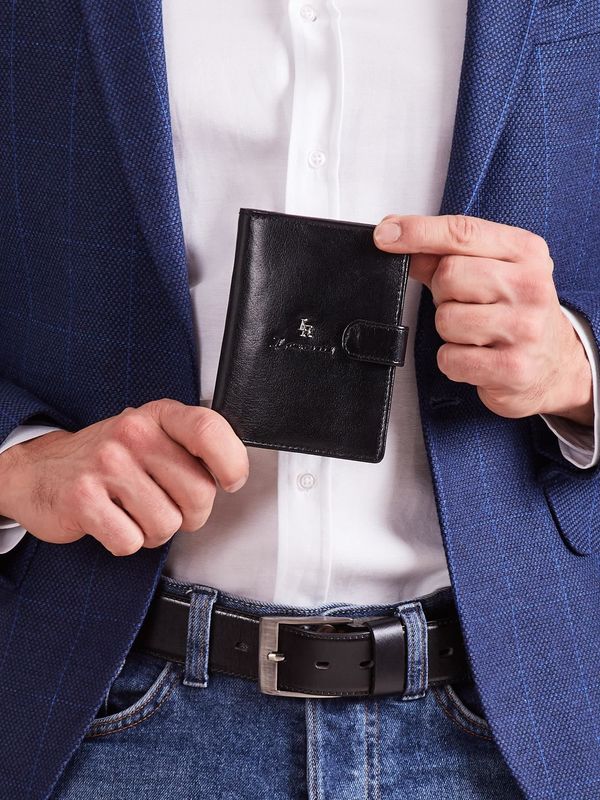 Fashionhunters Czarny skórzany portfel dla mężczyzny z zapięciem