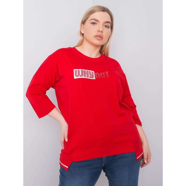 Fashionhunters Czerwona bawełniana bluzka plus size z aplikacją