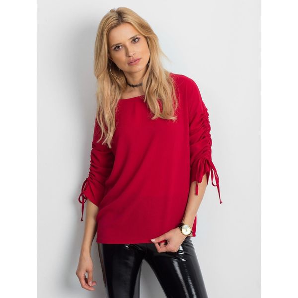 Fashionhunters Czerwona bluzka z drapowanymi rękawami