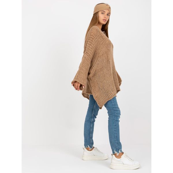 Fashionhunters Dark beige oversize sweater with a wide weave OCH BELLA