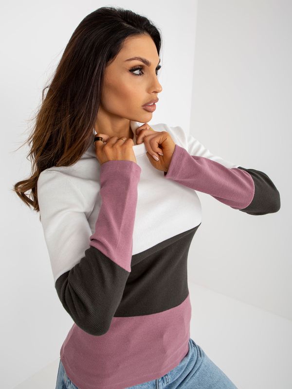 Fashionhunters Ecru-dusty pink basic ribbed turtleneck blouse