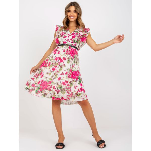 Fashionhunters Ecru-pink pleated dress with a floral print