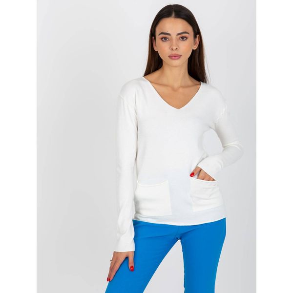 Fashionhunters Ecru smooth classic sweater with a neckline