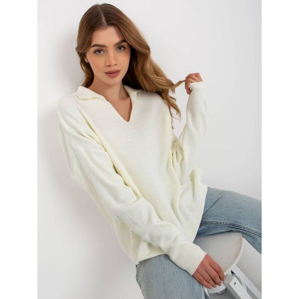 Fashionhunters Ecru smooth oversize sweater with a collar