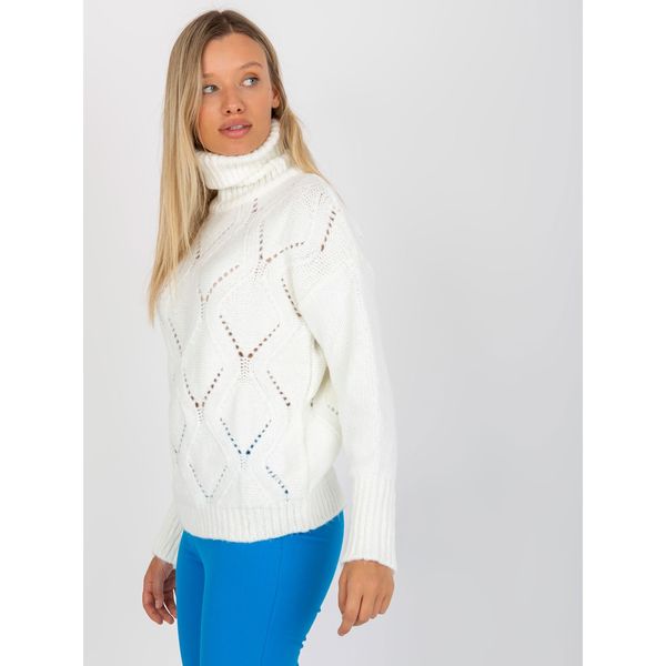 Fashionhunters Ecru warm turtleneck sweater with an openwork RUE PARIS pattern