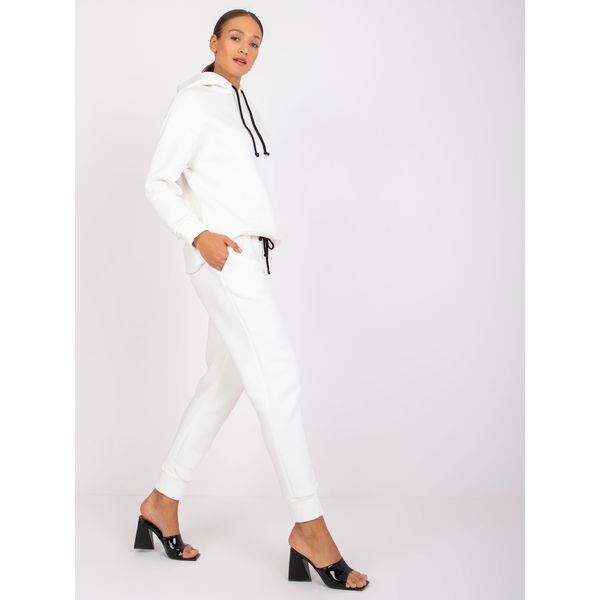 Fashionhunters Ecru women's tracksuit set with Nadine pants