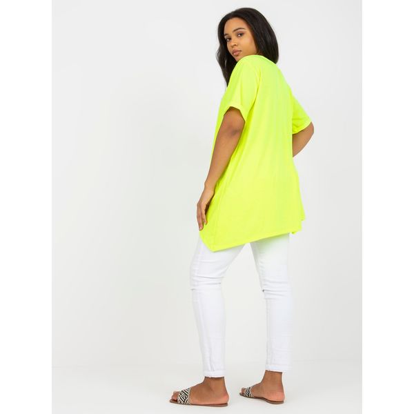 Fashionhunters Fluo yellow viscose plus size tunic with short sleeves