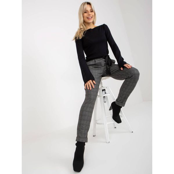 Fashionhunters Gray elegant checked trousers with pockets