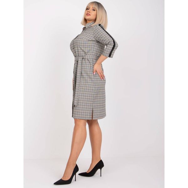 Fashionhunters Gray elegant plus size dress with Oriana belt