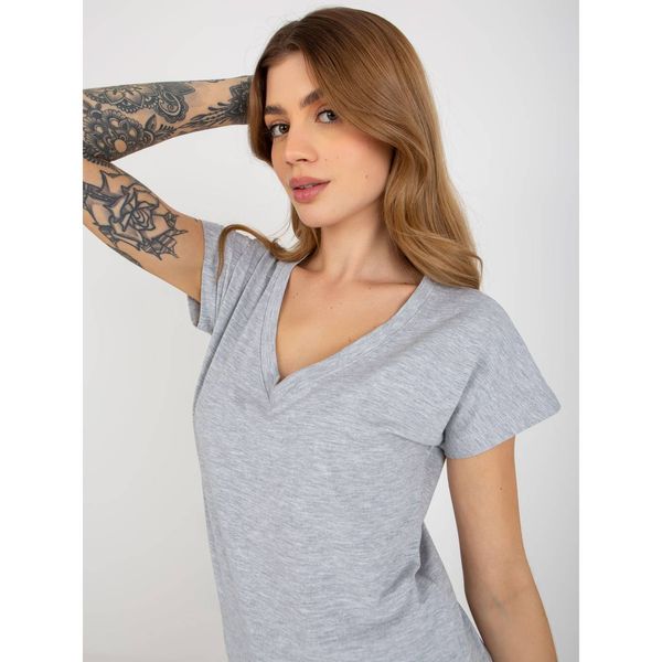Fashionhunters Gray melange basic t-shirt with a neckline