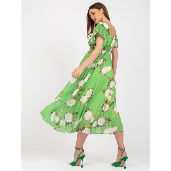 Fashionhunters Green pleated dress with a floral print