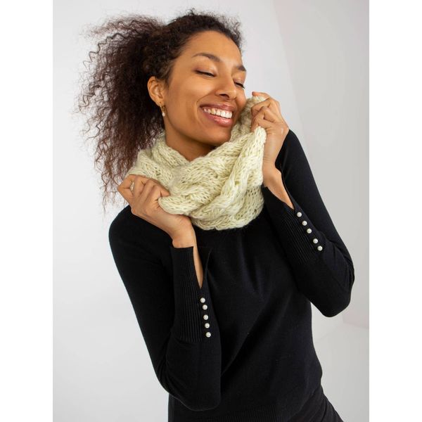 Fashionhunters Light beige winter scarf in a wide braid weave