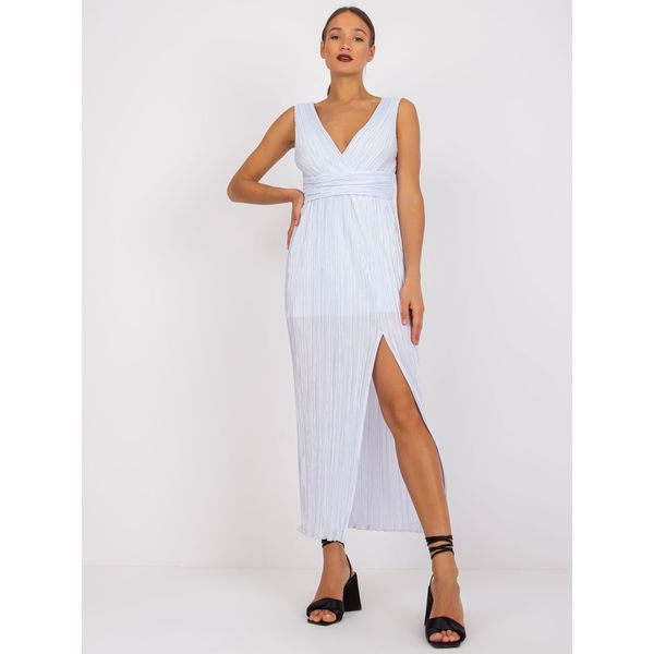 Fashionhunters Light blue pleated dress with a slit Ewelina