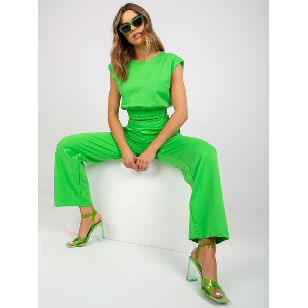 Fashionhunters Light green basic set with wide RUE PARIS pants